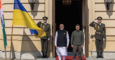 Ukrainian President Volodymyr Zelensky (R) and Indian Prime Minister Narendra Modi stand at the entrance of the Mariinskyi Palace during their meeting, Kyiv, Ukraine, Aug. 23, 2024. (AFP Photo)
