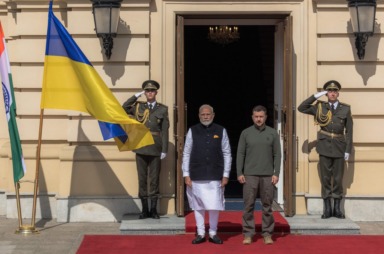 Ukrainian President Volodymyr Zelensky (R) and Indian Prime Minister Narendra Modi stand at the entrance of the Mariinskyi Palace during their meeting, Kyiv, Ukraine, Aug. 23, 2024. (AFP Photo)