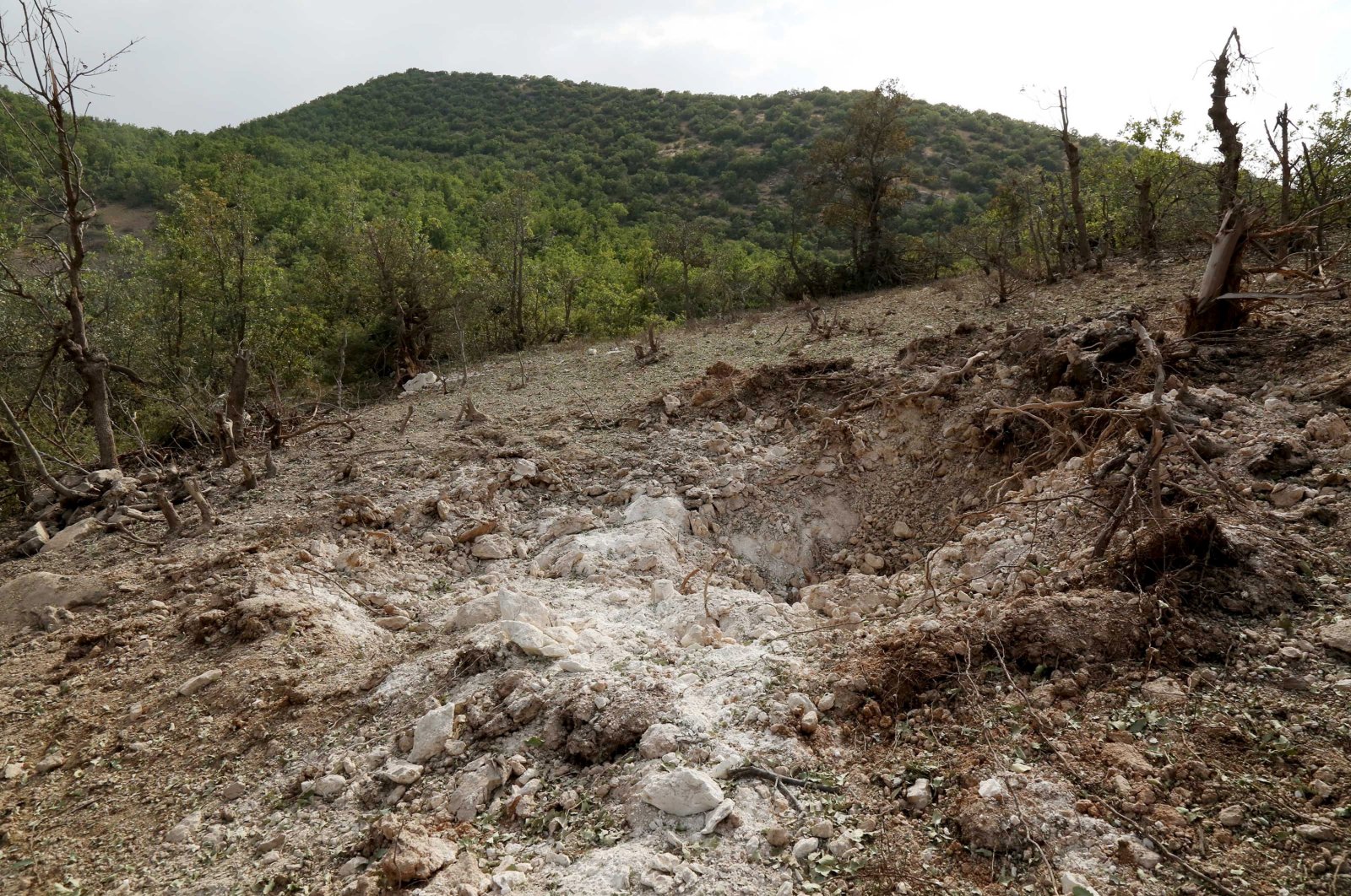 A crater caused by a Turkish airstrike against terrorist PKK camps in the village of Amadiya, outskirts of Dohuk province, Iraq, July 29, 2015. (Reuters Photo)