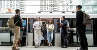 Passengers disembark a Sydney Metro train at Chatswood Metro station for the first day of public travel, Sydney, Australia, Aug. 19, 2024. (EPA Photo)
