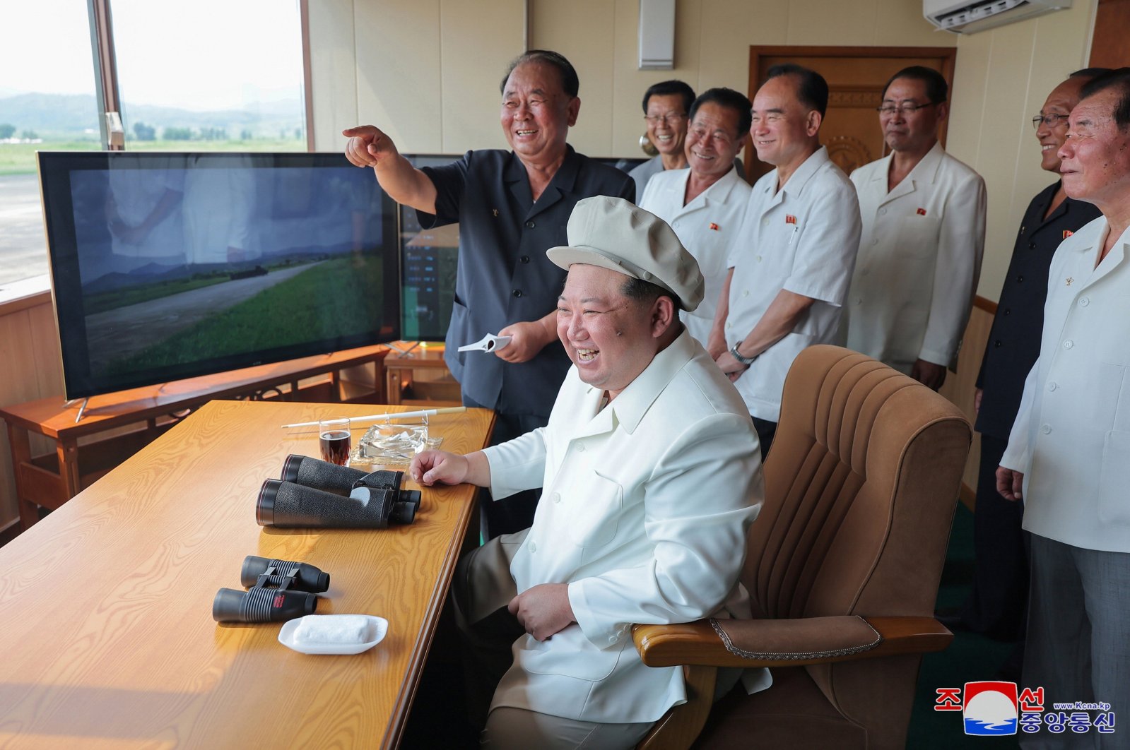 A photo released by the official North Korean Central News Agency (KCNA) shows North Korean leader Kim Jong Un overseeing a performance test of various drones during a visit to the Drone Institute of North Korea&#039;s Academy of Defense Sciences at an undisclosed location in North Korea, Aug. 24, 2024. (EPA Photo)