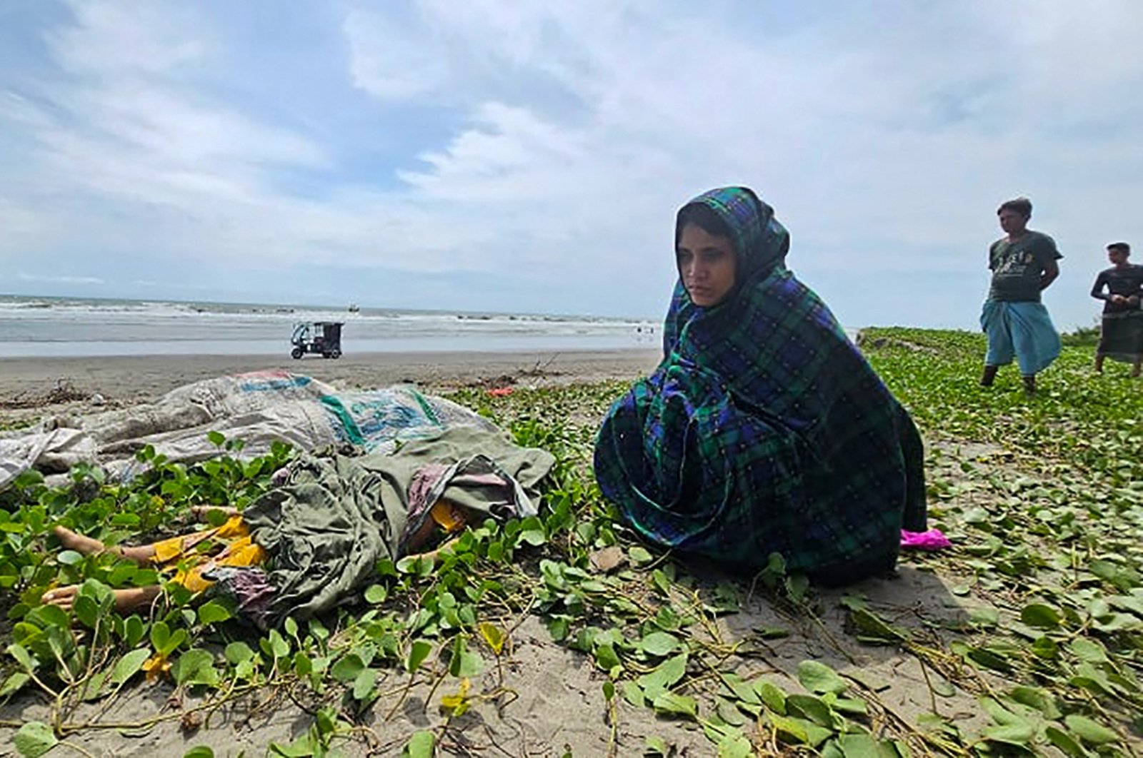 Relatives mourn near the bodies of deceased Rohingya refugees who drowned in the Naf River, Teknaf, Cox&#039;s Bazar, Bangladesh, Aug. 6, 2024. (AFP Photo)