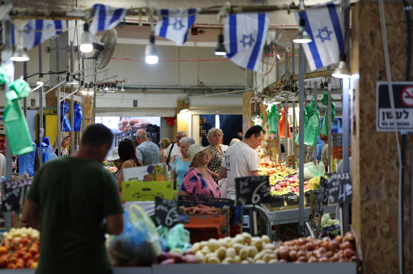 People shop in a market, amid rising tensions between Israel and Hezbollah, in Haifa, northern Israel, Aug. 5, 2024. (Reuters Photo)