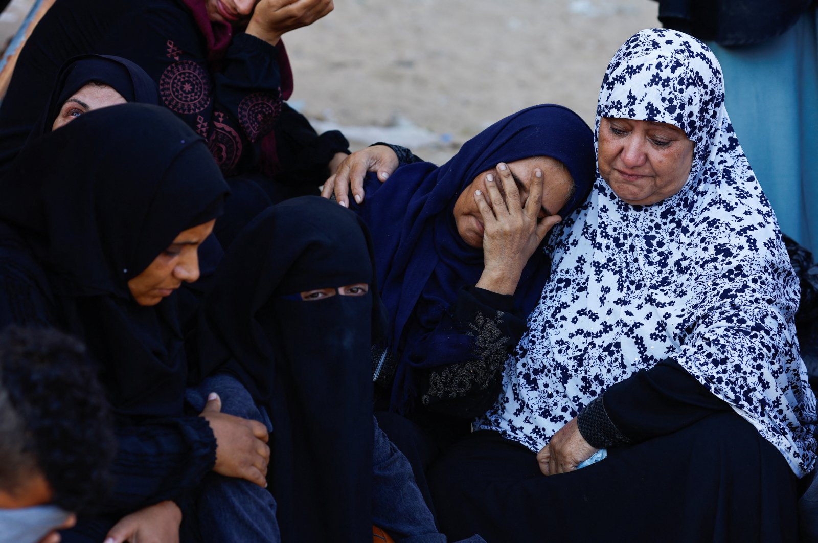 Mourners react during the funeral of Palestinians killed in Israeli strikes, amid the Israel-Hamas conflict, at Al-Nasser Hospital, Khan Younis, Gaza Strip, Palestine, Aug. 26, 2024. (Reuters Photo)