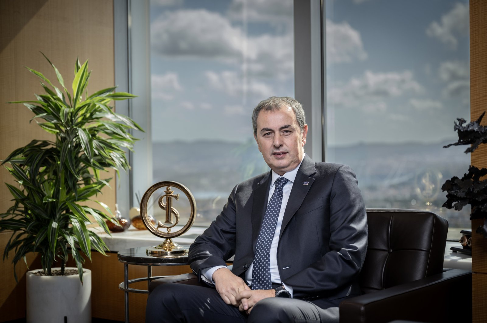 Türkiye&#039;s Işbank CEO Hakan Aran poses during an interview with Anadolu Agency, Istanbul, Türkiye, Aug. 16, 2024. (Reuters Photo)