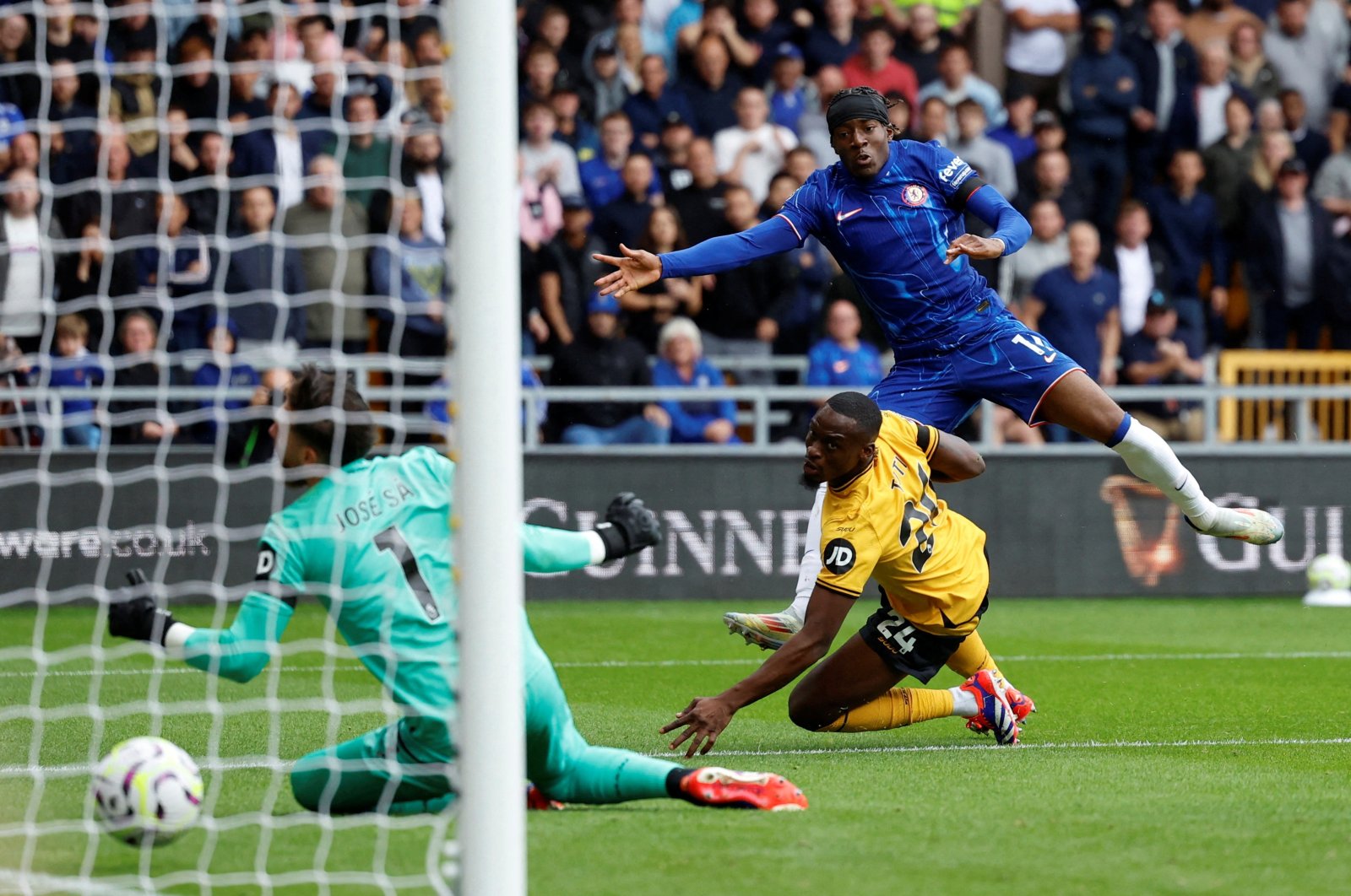 Chelsea&#039;s Noni Madueke scores the fourth goal in their Premier League match against Wolverhampton Wanderers at Molineux Stadium, Wolverhampton, U.K., Aug. 25, 2024 (Reuters Photo)