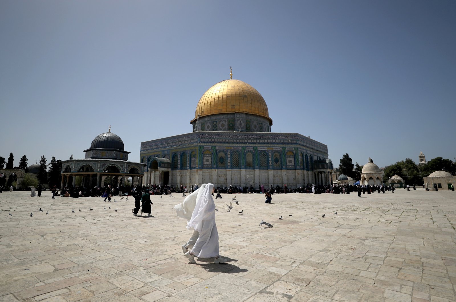 Muslim worshippers walk at the Al-Aqsa Mosque compound on the last Friday of the holy month of Ramadan, in Jerusalem&#039;s Old City, April 24, 2024. (EPA File Photo)