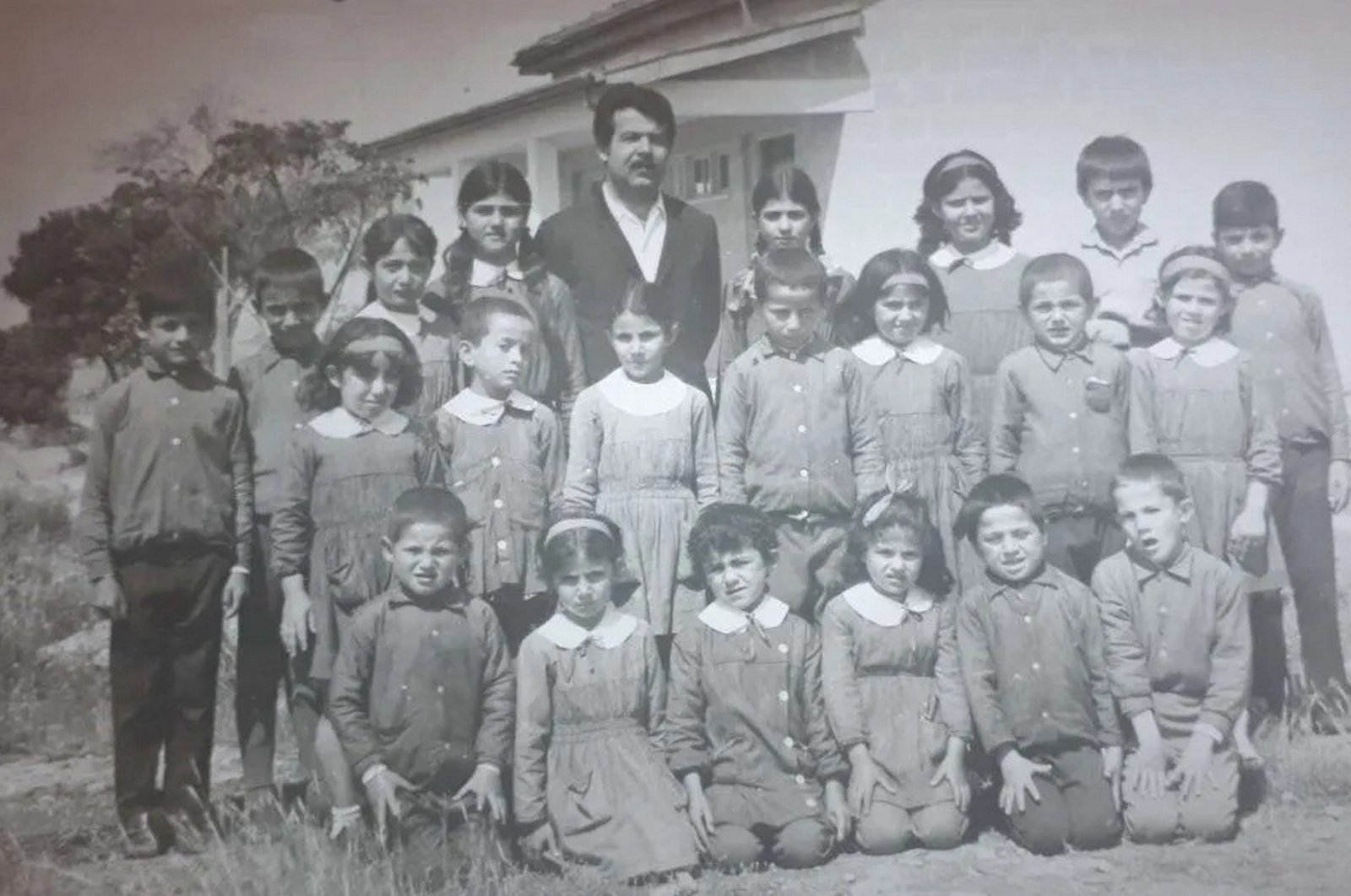 The photo shared by former Greek Cypriot Foreign Minister Erato Kozakau-Marcoullis shows children massacred by Greek Cypriots in 1974 in Muratağa, Cyprus. Şafak Nihat (2nd right, third row) was the only survivor among the slain children in the photo. (AA Photo)