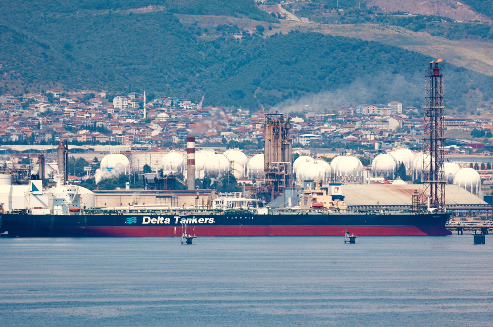 The Greek-flagged oil tanker Sounion is pictured in Yarımca, Gulf of Izmit, east of Istanbul, Türkiye, May 31, 2024. (Reuters Photo)