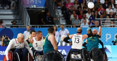 Australia&#039;s Ryley Batt (R) in action with Britain&#039;s Aaron Phipps during the Paris 2024 Paralympics wheelchair rugby preliminary round Group A match at the Champ de Mars Arena, Paris, France, Aug. 29, 2024. (Reuters Photo)