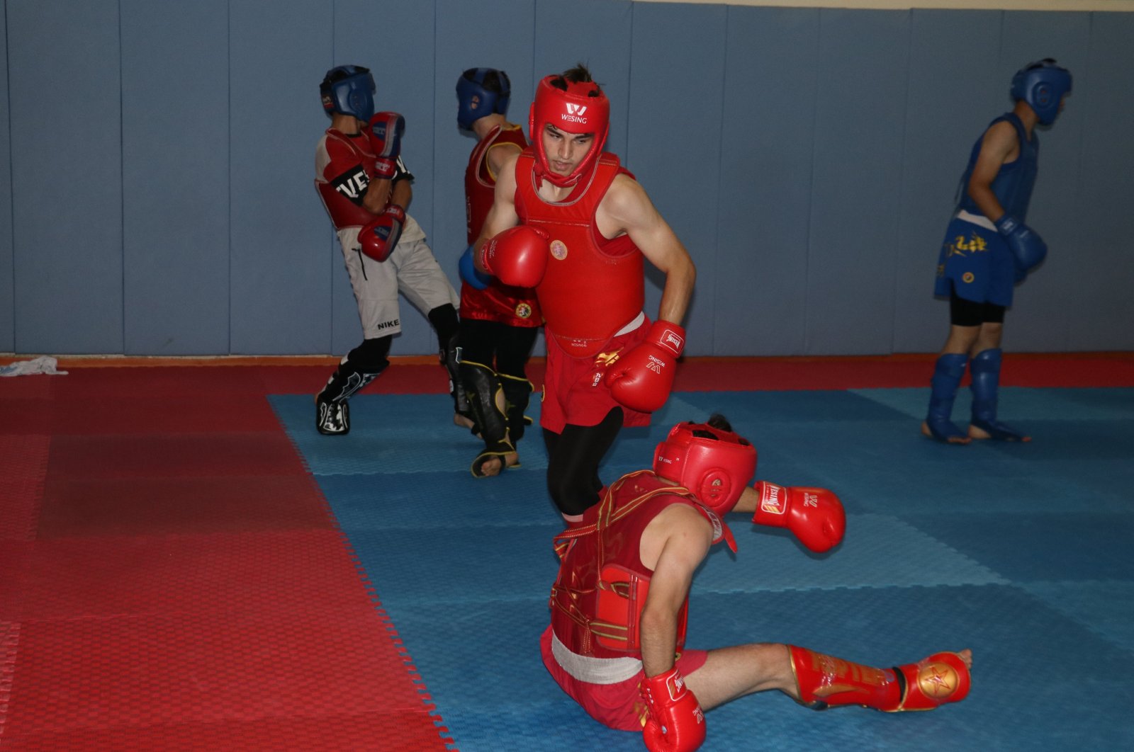 Turkish wushu athlete Furkan Cebeci (C) trains ahead of the Youth World Wushu Championship, Kastamonu, Türkiye, Aug. 29, 2024. (AA Photo)