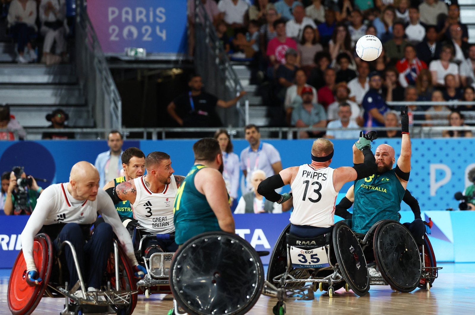 Australia&#039;s Ryley Batt (R) in action with Britain&#039;s Aaron Phipps during the Paris 2024 Paralympics wheelchair rugby preliminary round Group A match at the Champ de Mars Arena, Paris, France, Aug. 29, 2024. (Reuters Photo)