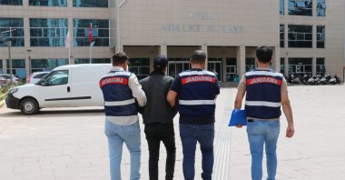 Gendarmerie officers accompany a caught PKK suspect in Kilis, southeastern Türkiye, April 27, 2024. (AA Photo)
