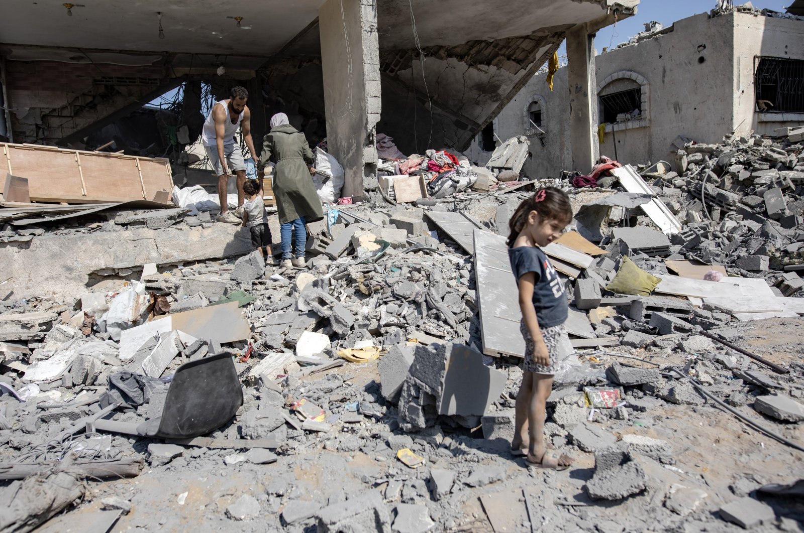 Internally displaced Palestinians inspect their home after a ground military operation by Israeli forces, in Khan Younis camp, southern Gaza Strip, Aug. 30, 2024. (EPA Photo)