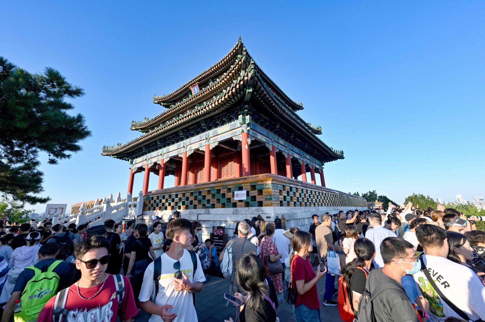 People visit the Jingshan park overseeing the Forbidden city in Beijing, China, Aug. 27, 2024. (AFP Photo)