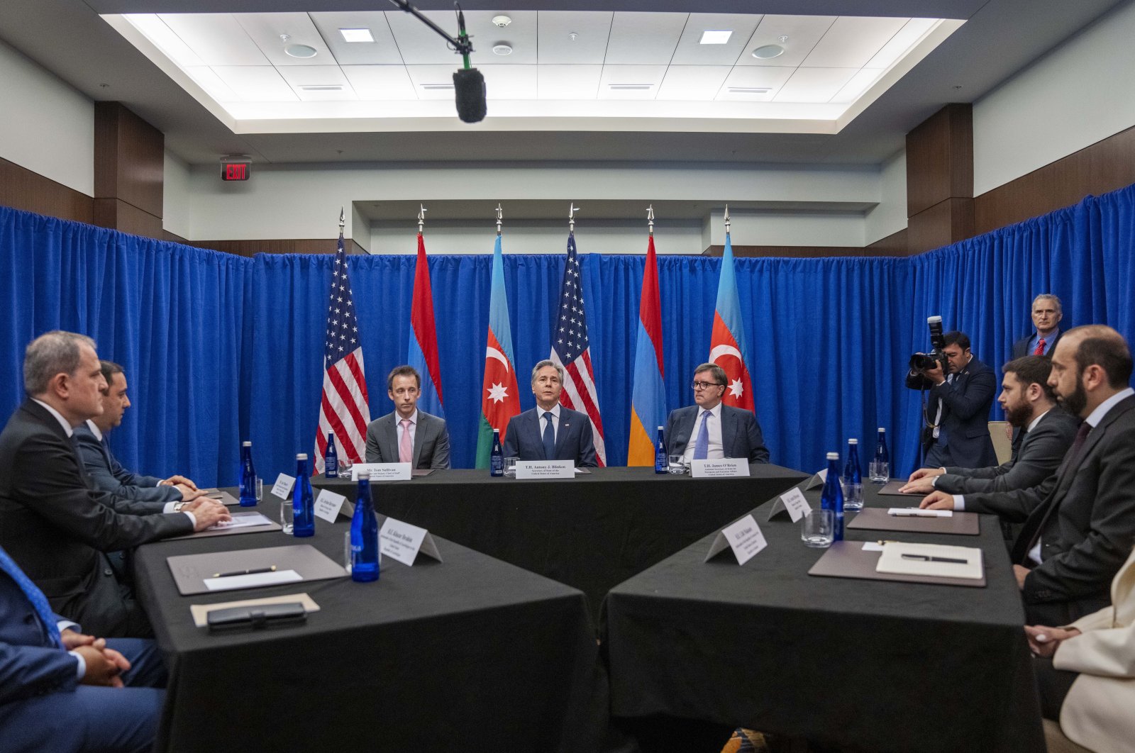 Armenian Foreign Minister Ararat Mirzoyan (far R) and Azerbaijan&#039;s Foreign Minister Jeyhun Bayramov (far L) attend a meeting hosted by U.S. Secretary of State Antony Blinken (C), Washington D.C., U.S., July 10, 2024. (AP Photo)