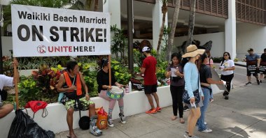 Hotel workers strike in Waikiki, Honolulu, Hawaii, U.S. Sept. 1, 2024. (Reuters Photo)