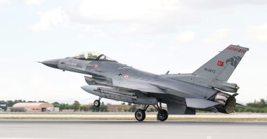 A Turkish military fighter jet lands at an airport in Konya, central Türkiye, June 30, 2022. (Shutterstock File Photo)