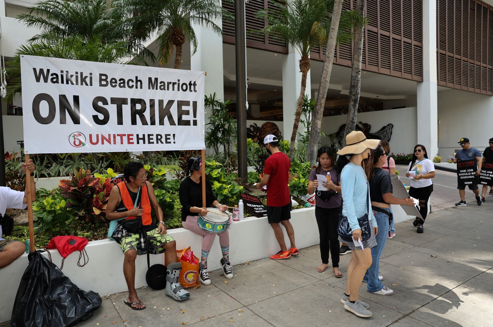 Hotel workers strike in Waikiki, Honolulu, Hawaii, U.S. Sept. 1, 2024. (Reuters Photo)