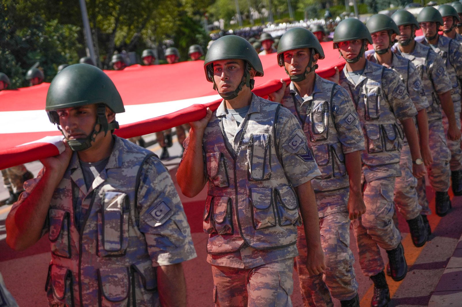 Turkish soldiers march with a Turkish flag during the military parade on Victory Day, an official and national holiday celebrated every year in Türkiye to commemorate the Great Offensive, which ended in victory under Atatürk&#039;s command in Dumlupınar, Ankara, Türkiye, Aug. 30, 2024. (Reuters Photo)