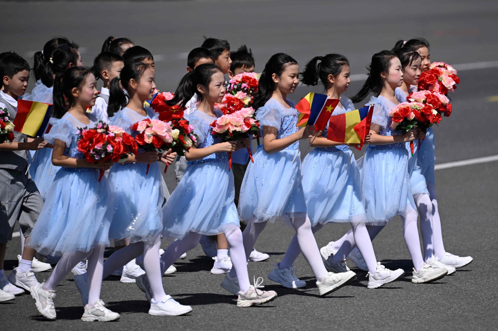 Chinese children prepare for the arrival of Chad&#039;s President Mahamat Idriss Deby Itno at the Beijing Capital International Airport, China, Sept. 2, 2024. (AFP Photo)