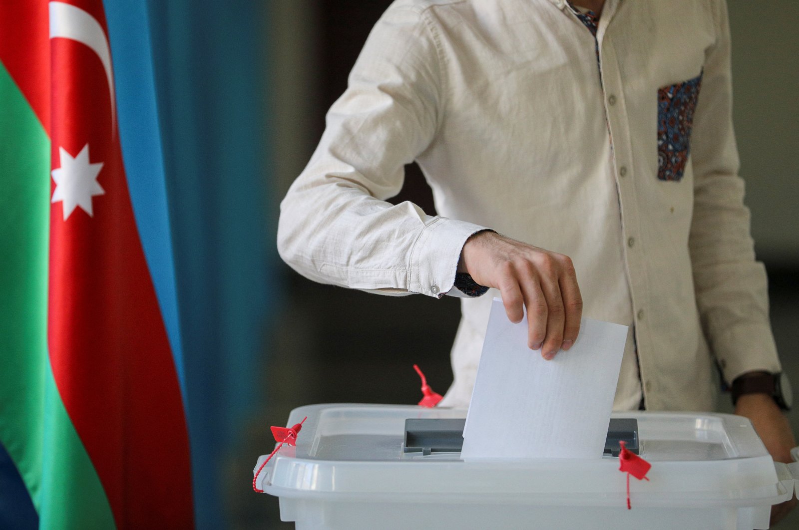 A voter casts a ballot at a polling station during parliamentary elections, Baku, Azerbaijan, Sept. 1, 2024. (Reuters Photo)