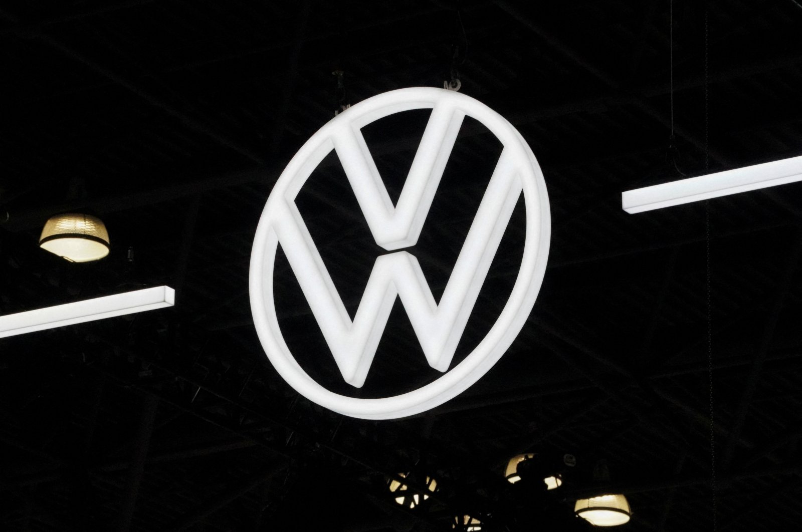 A Volkswagen logo is seen at the New York International Auto Show Press Preview, in Manhattan, New York City, U.S., March 27, 2024. (Reuters Photo)