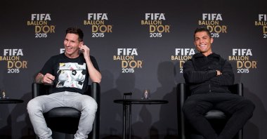 FIFA Ballon d&#039;Or nominees Lionel Messi (L) and Cristiano Ronaldo attend a press conference prior to the FIFA Ballon d&#039;Or Gala 2015 at the Kongresshaus, Zurich, Switzerland, Jan. 11, 2016. (Getty Images Photo)