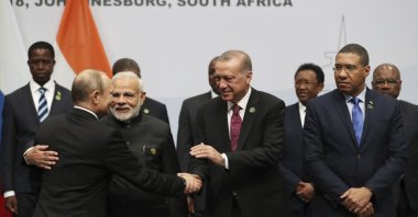 President Recep Tayyip Erdoğan shakes hands with Russian President Vladimir Putin before they pose for a group picture at a BRICS meeting in Johannesburg, South Africa, July 27, 2018. (AP Photo)