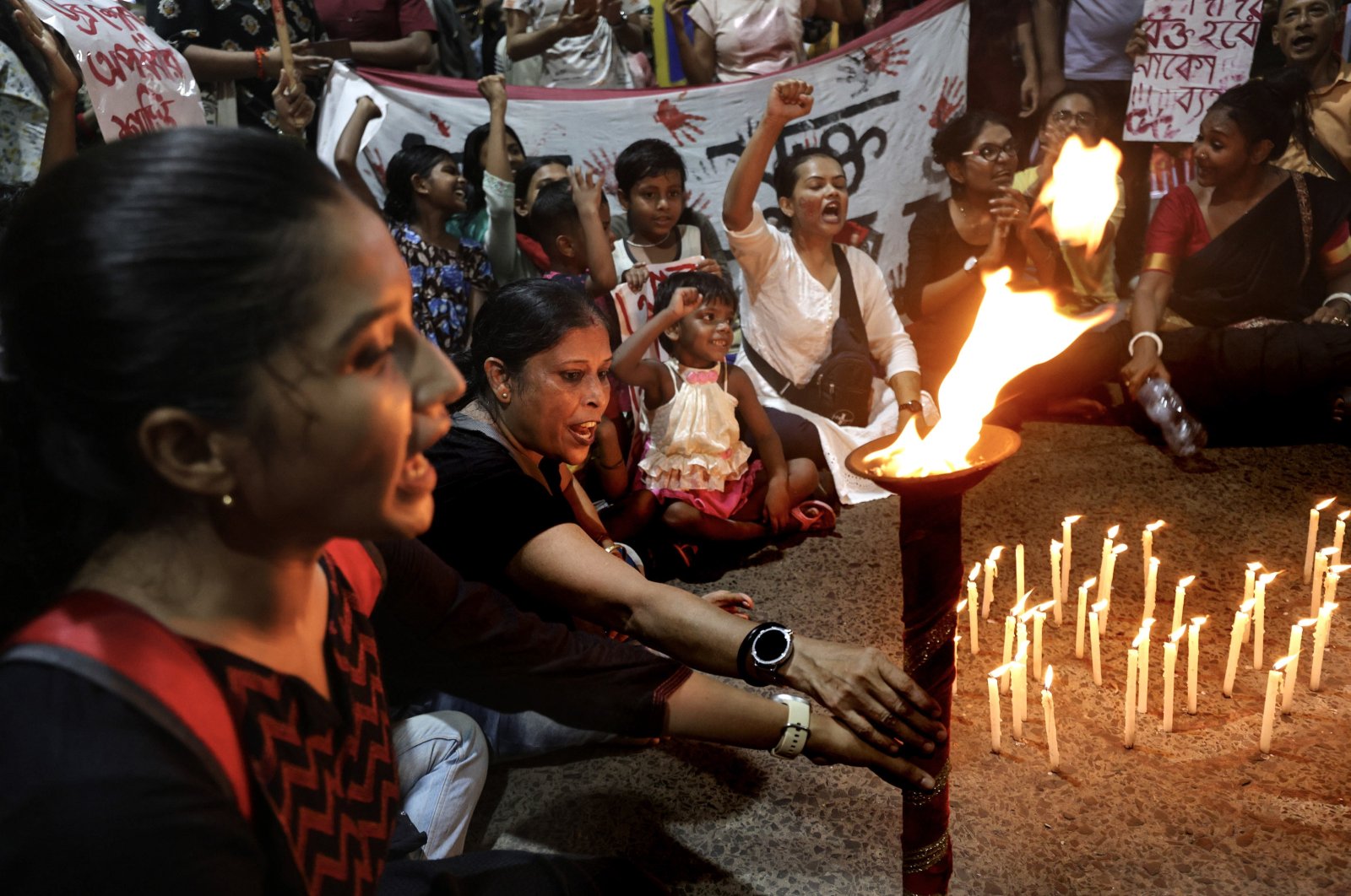 Participants shout slogans during a candlelight mass protest to demand justice over last month&#039;s rape and murder of a trainee doctor, in Kolkata, India, Sept. 4, 2024. (EPA Photo)