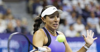 US&#039; Jessica Pegula returns the ball to Czechia&#039;s Karolina Muchova during their semifinal match of the US Open Tennis Championships at the USTA Billie Jean King National Tennis Center, Flushing Meadows, New York, U.S., Sept. 5, 2024. (EPA Photo)