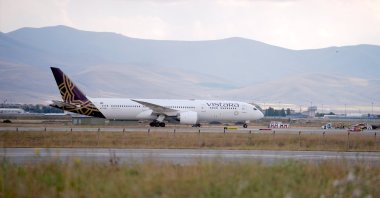 Vistara flight no UK27 is seen at Erzurum airport after landing over a bomb threat, Friday, Sept. 6, 2024. (AA Photo)