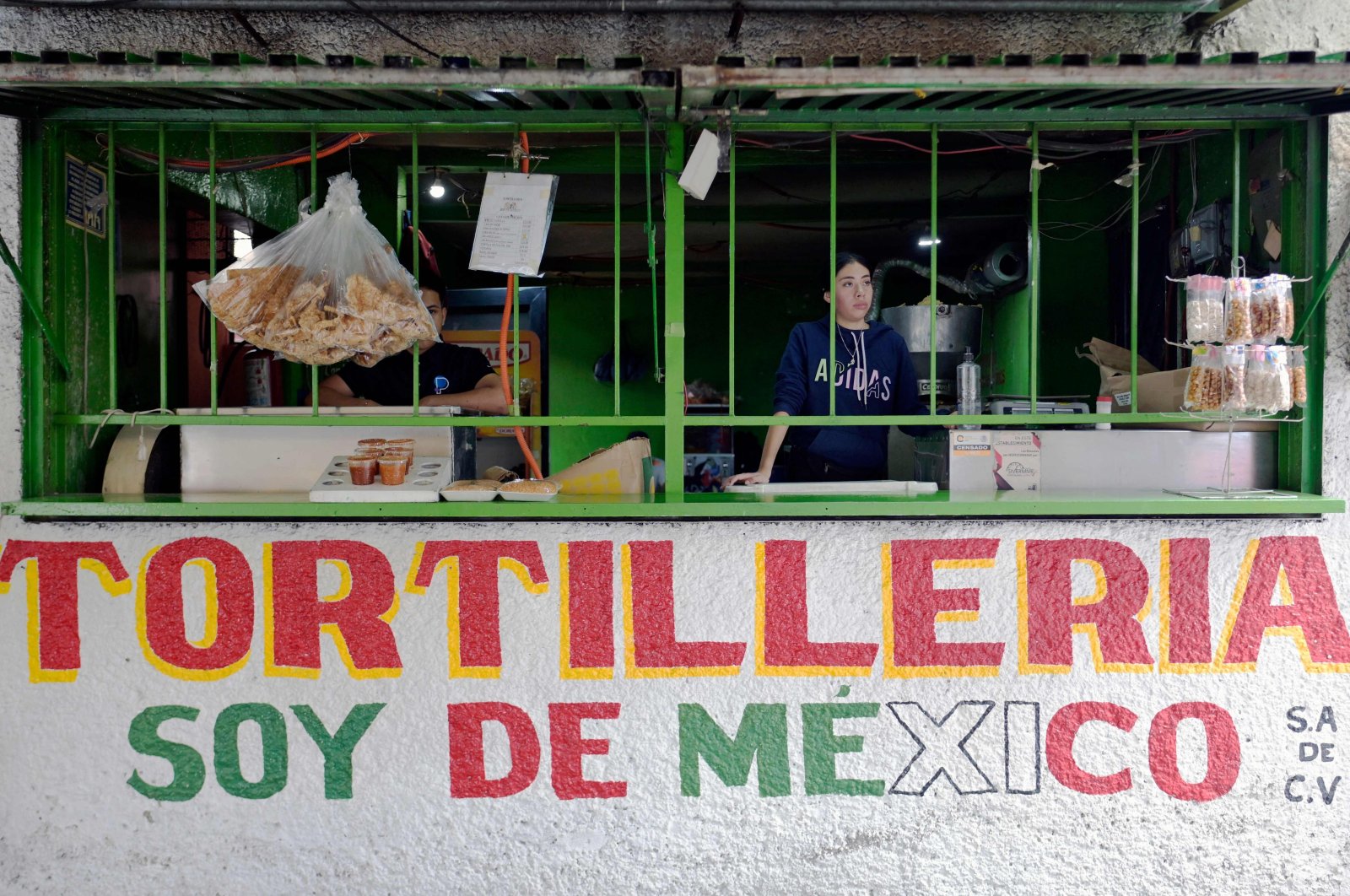 A worker is seen at a tortilla shop in Mexico City, Mexico, Aug. 21, 2024. (AFP Photo)