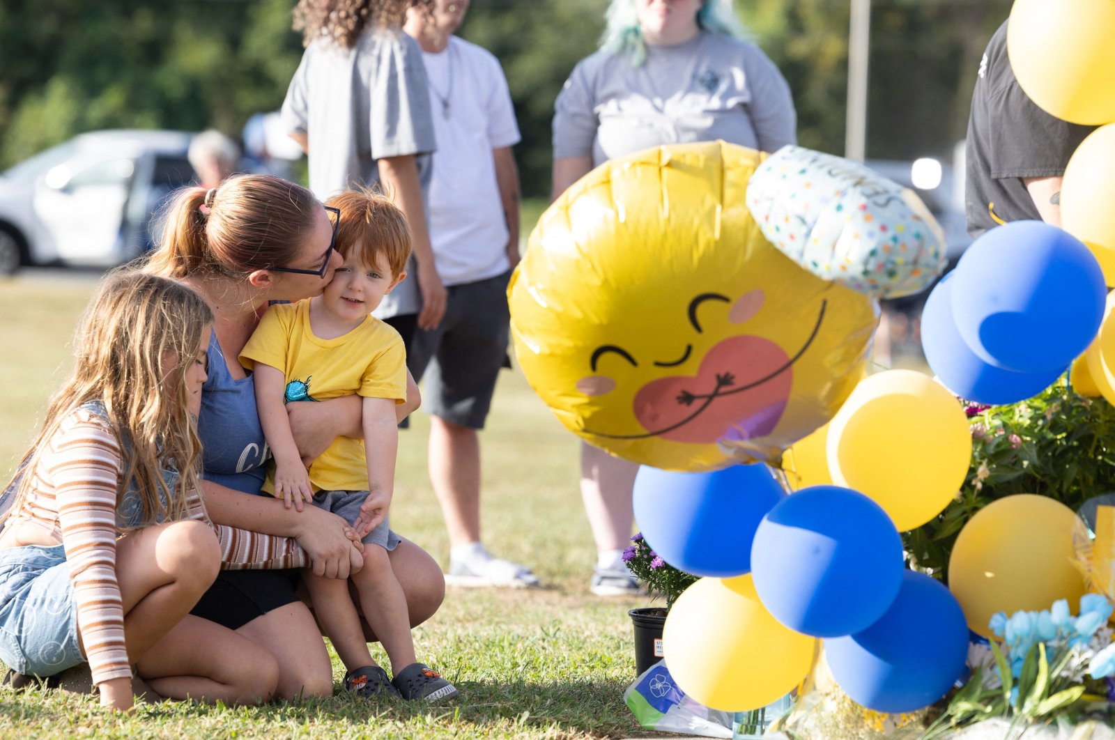 Community members pay their respects at a makeshift memorial outside of Apalachee High School following the school shooting that killed two students and two teachers, Winder, Georgia, U.S., Sept. 5, 2024. (AFP Photo)