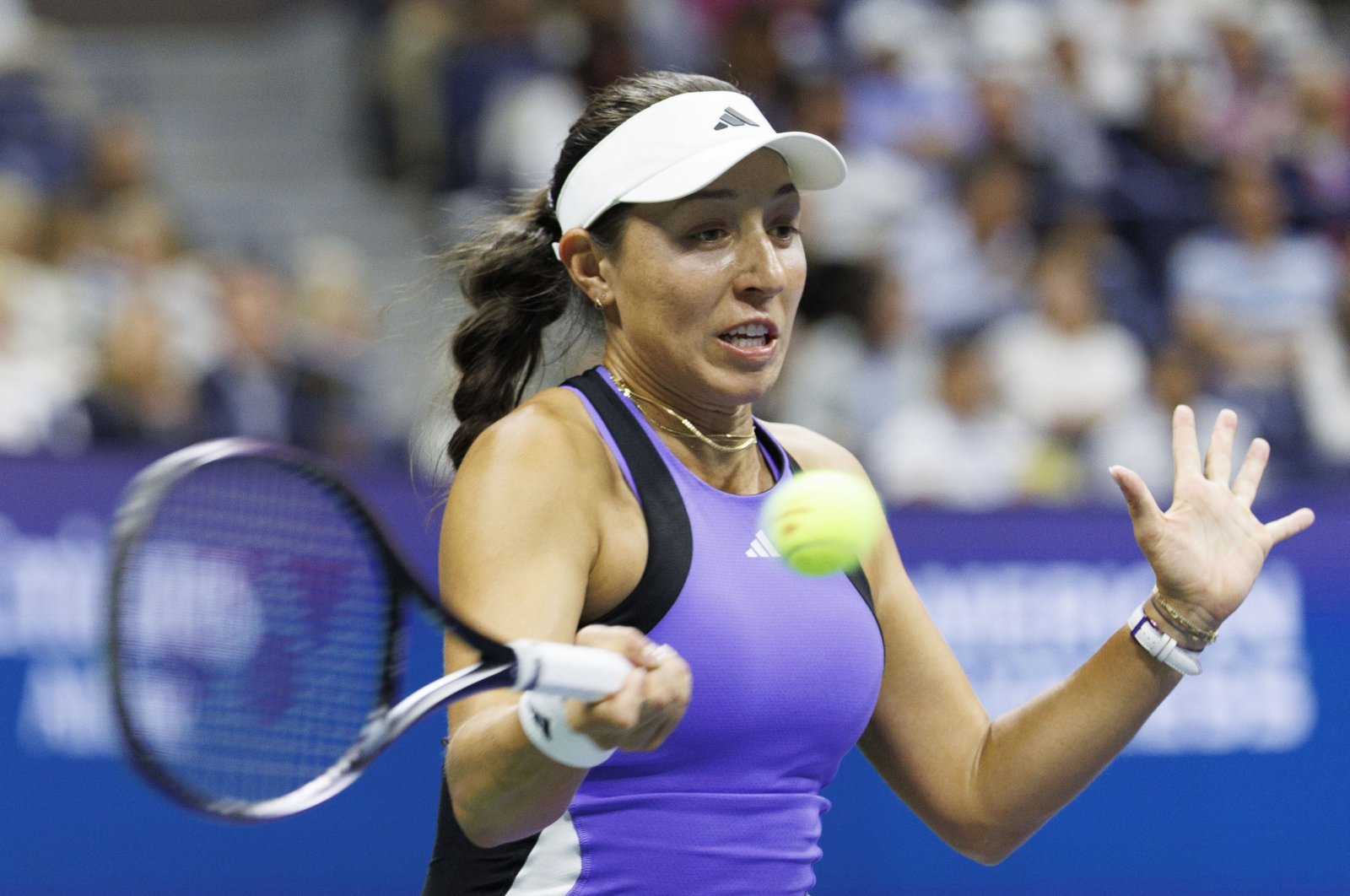 US&#039; Jessica Pegula returns the ball to Czechia&#039;s Karolina Muchova during their semifinal match of the US Open Tennis Championships at the USTA Billie Jean King National Tennis Center, Flushing Meadows, New York, U.S., Sept. 5, 2024. (EPA Photo)