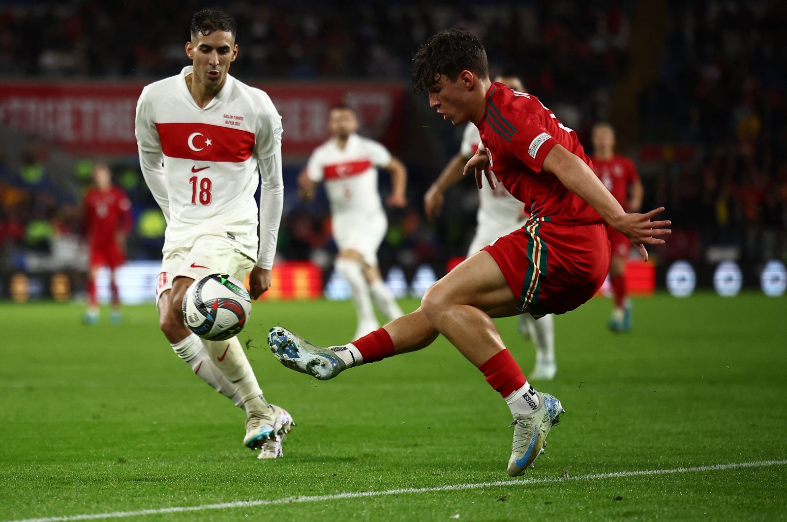 Wales&amp;#039; midfielder #09 Lewis Koumas crosses the ball during the UEFA Nations League League B Group 4 football match between Wales and Türkiye, at Cardiff City Stadium, in Wales, on Sept. 6, 2024. (AFP Photo)