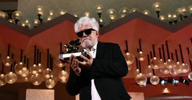 Spanish director Pedro Almodovar poses with the Golden Lion for Best Film he received for &quot;The Room Next Door&quot; during a photocall following the award ceremony of the 81st Venice Film Festival, Venice Lido, Italy, Sept. 7, 2024. (AFP Photo)