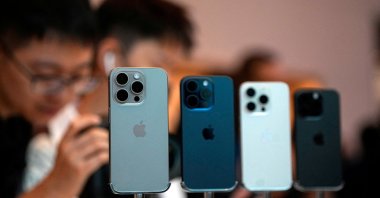 People look at the new iPhone 15 Pro as Apple&#039;s new iPhone 15 officially goes on sale across China at an Apple store in Shanghai, China, Sept. 22, 2023. (Reuters Photo)