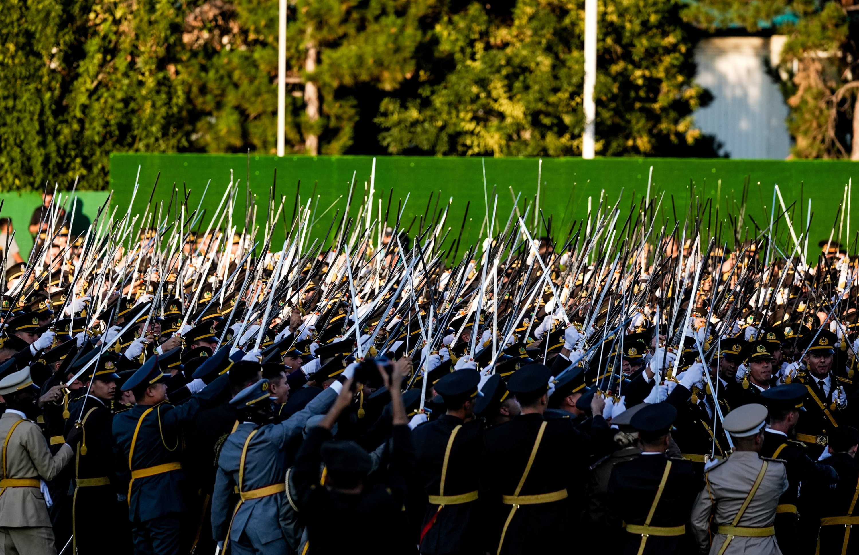 Graduating students perform a sword oath at a recent Military Academy graduation in the capital of Ankara, Türkiye, Aug. 30, 2024. (AA Photo)
