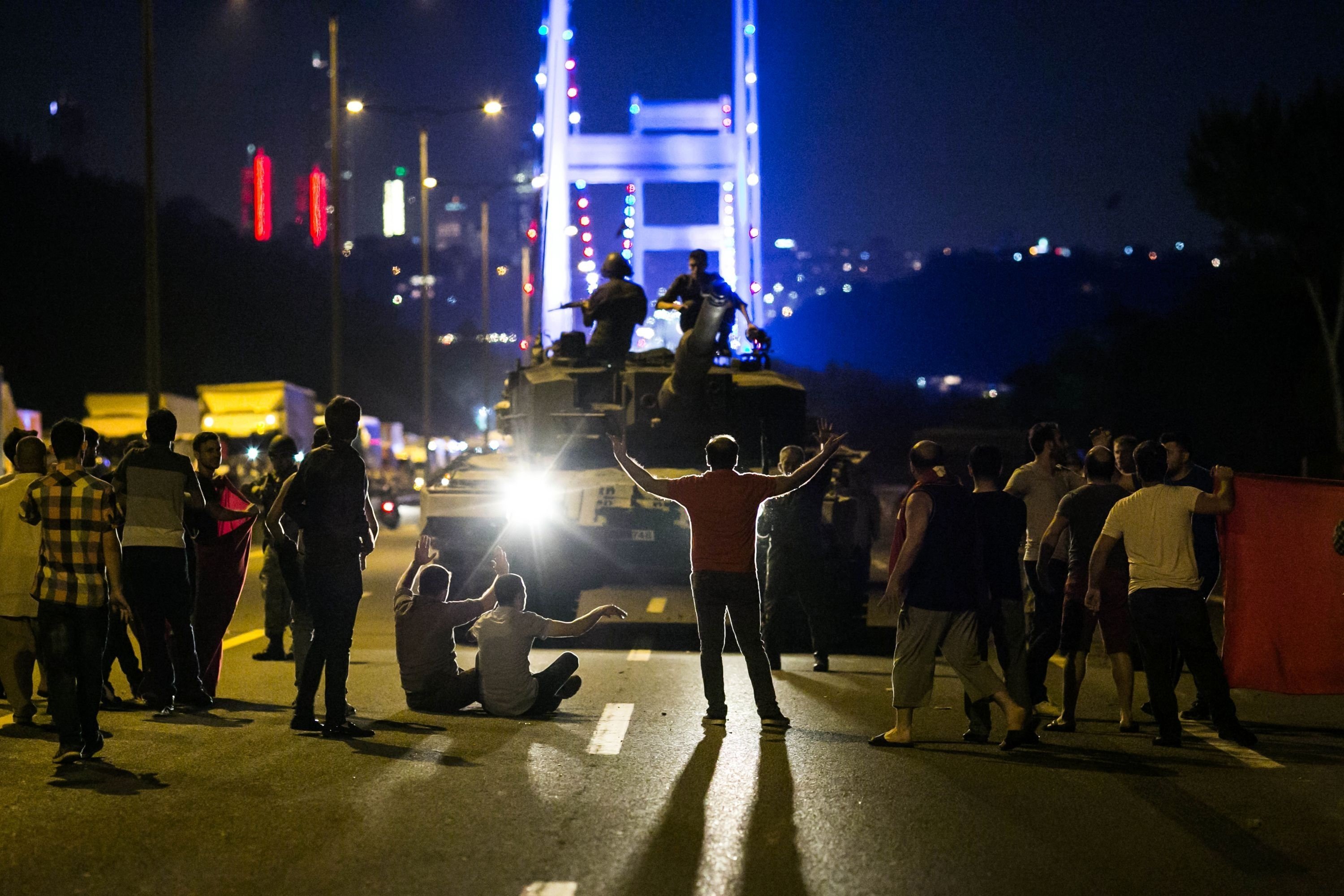 People take over a tank controlled by Gülenist putschists near the Fatih Sultan Mehmet Bridge, in Istanbul, Türkiye, July 16, 2016. (AFP Photo)