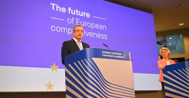 Former Italian Prime Minister and economist Mario Draghi (L) speaks as European Commission President Ursula von der Leyen listens during a joint news conference about the future of European competitiveness at the EU headquarters, Brussels, Belgium, Sept. 9, 2024. (AFP Photo)