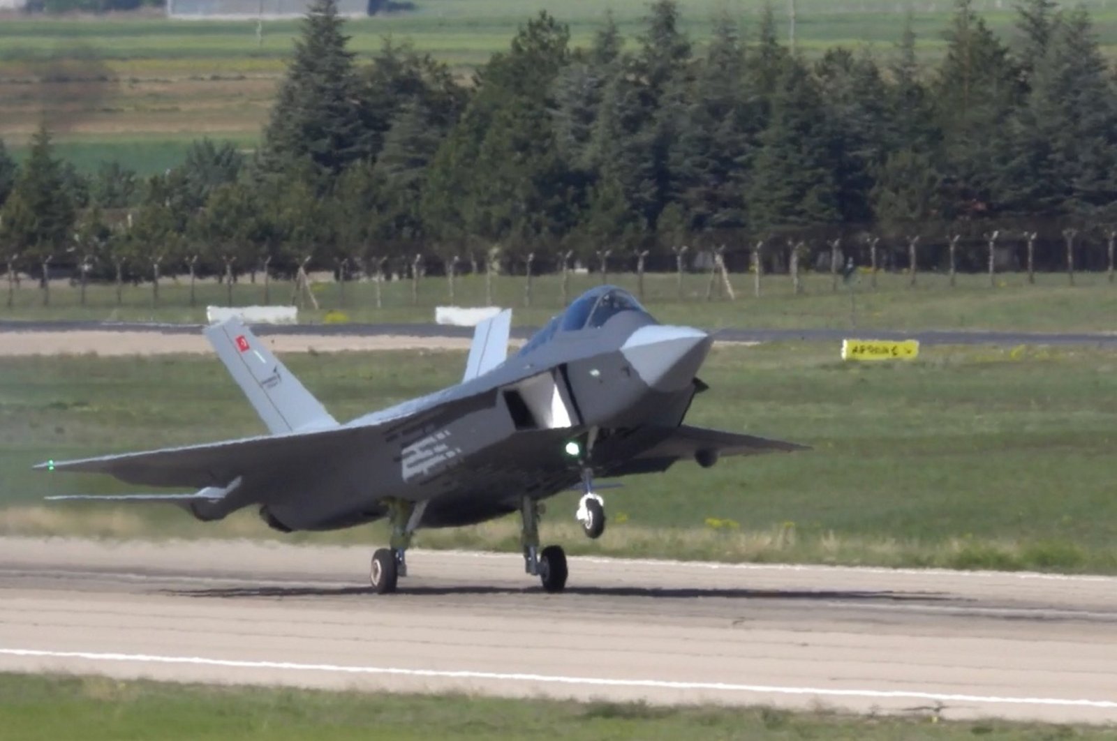 Türkiye's indigenously developed fifth-generation fighter jet Kaan takes off for its second test flight, Ankara, Türkiye, May 6, 2024. (AA Photo)