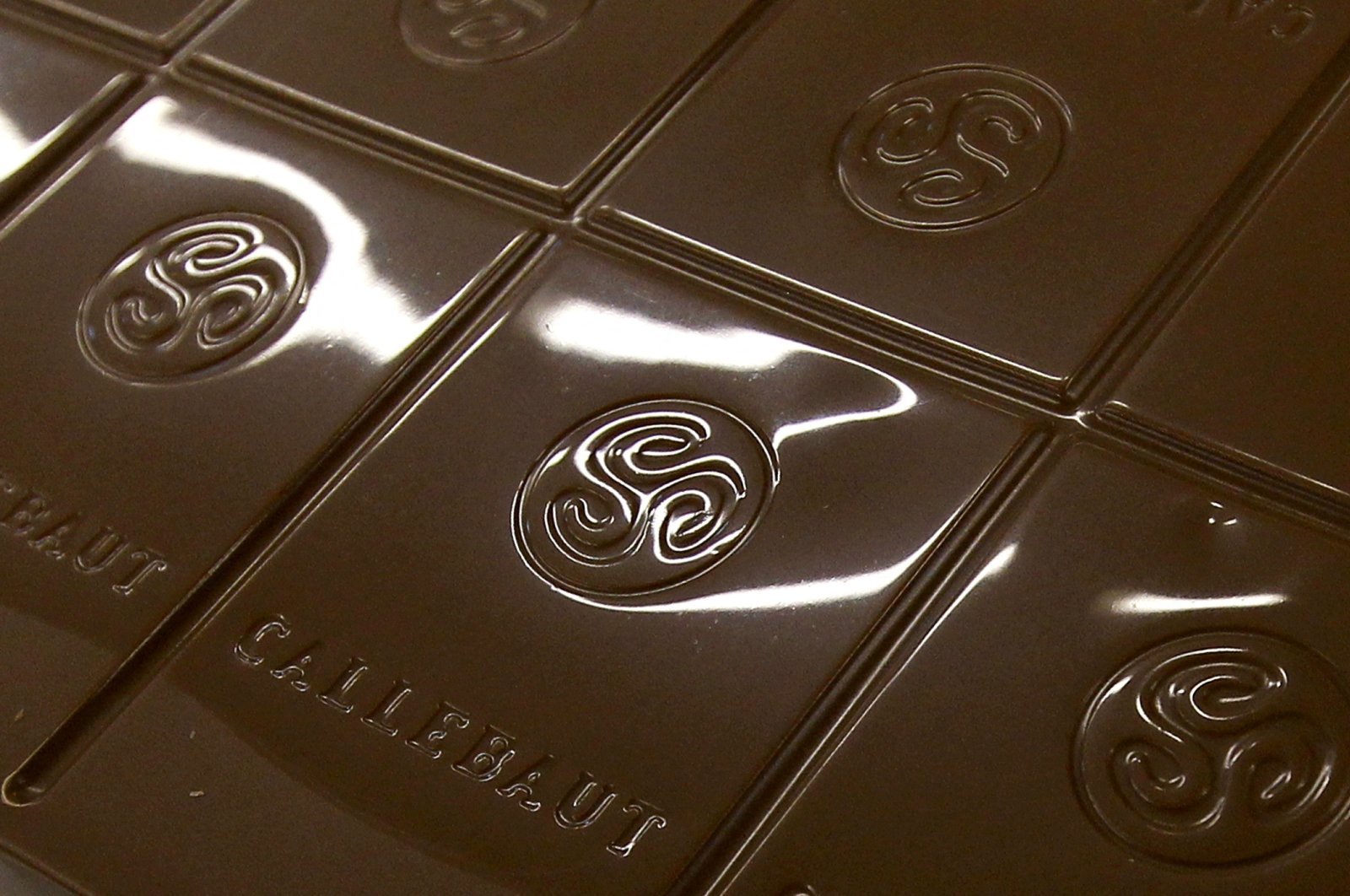 A chocolate bar is seen at the Barry Callebaut factory in Lebbeke, Belgium, Sept. 29, 2011. (Reuters Photo)