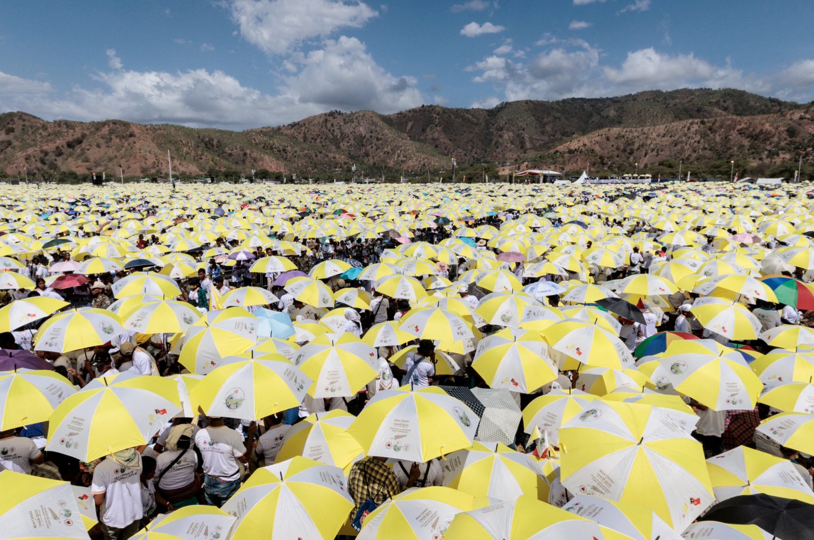 Catholic faithful wait for Pope Francis to lead a holy Mass at Taci Tolu Park in Dili, East Timor, Sept. 10, 2024. (Reuters Photo)