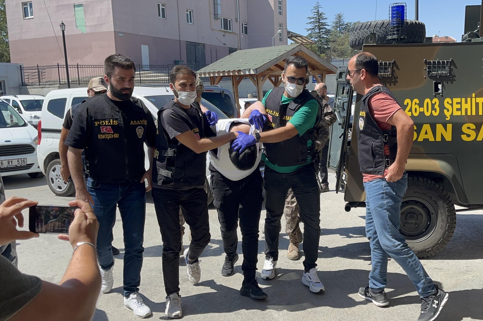 Police officers escort arrested attacker Arda K., Eskişehir, central Türkiye, Aug. 13, 2024. (DHA Photo)