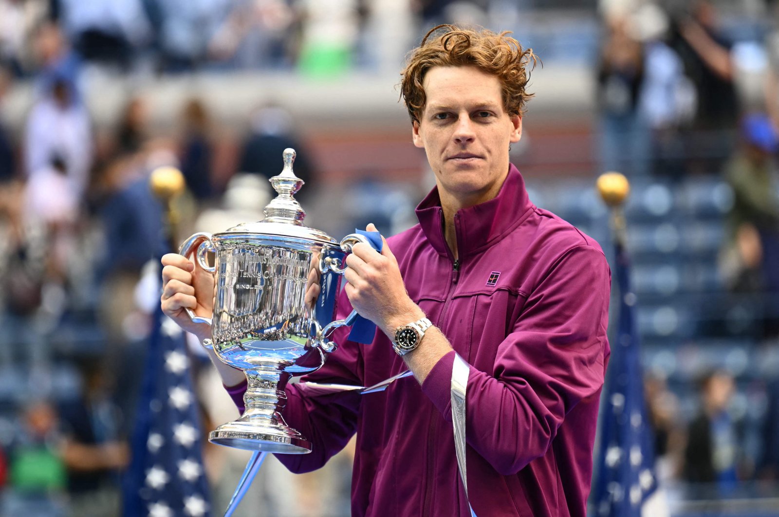 Italy&#039;s Jannik Sinner holds the trophy after winning his men&#039;s final match against U.S.&#039; Taylor Fritz on Day 14 of the U.S. Open tennis tournament at the USTA Billie Jean King National Tennis Center, New York City, U.S., Sept. 8, 2024. (AFP Photo)