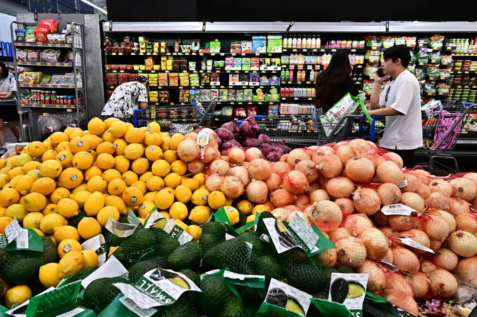 People shop at a grocery store in Rosemead, California, U.S., Aug. 14, 2024. (AFP Photo)