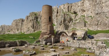Van&#039;s Grand Mosque minaret&#039;s core is weakened and near collapse, showing visible cracks, Van, Türkiye, Sept. 12, 2024. (IHA Photo)