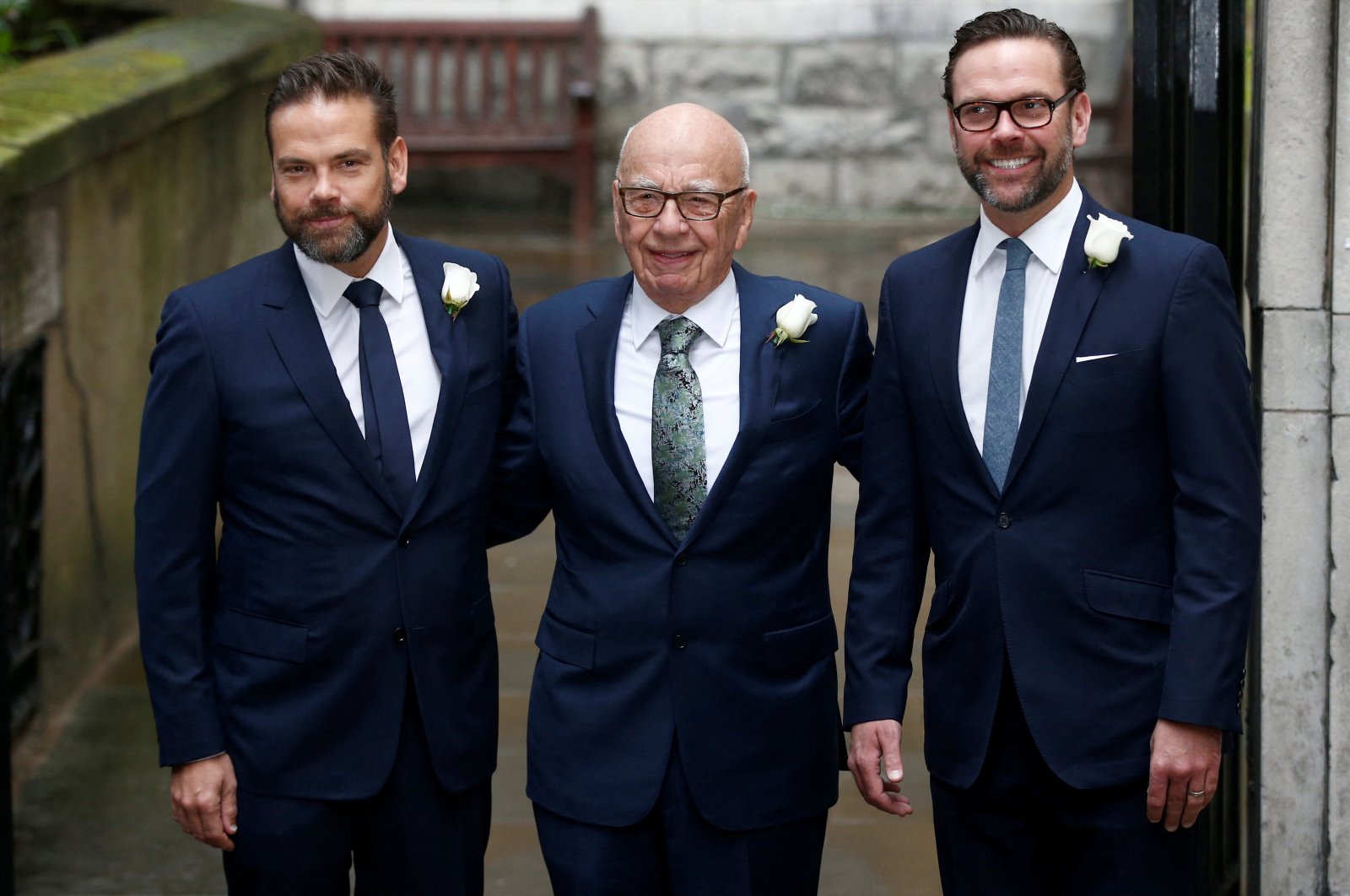 Media mogul Rupert Murdoch (C) poses for a photograph with his sons Lachlan (L) and James as they arrive at St Bride&#039;s church, London, U.K., March 5, 2016. (Reuters Photo)