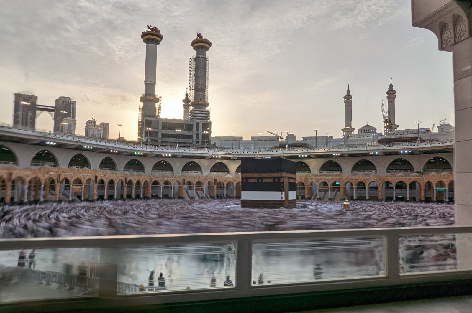 Muslim worshippers pray around the Kaaba at Mecca&#039;s Grand Mosque, Saudi Arabia, July 17, 2024. (Getty Images Photo) 